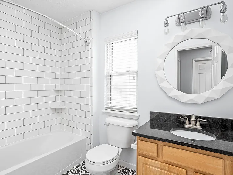 2213 N Talbott St — Photo 14