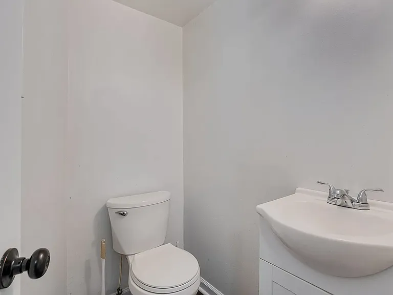 925 Camellia Dr — Photo 9