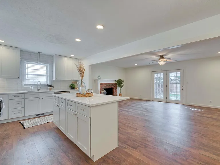 1356 E Rosebrier St — Photo 16