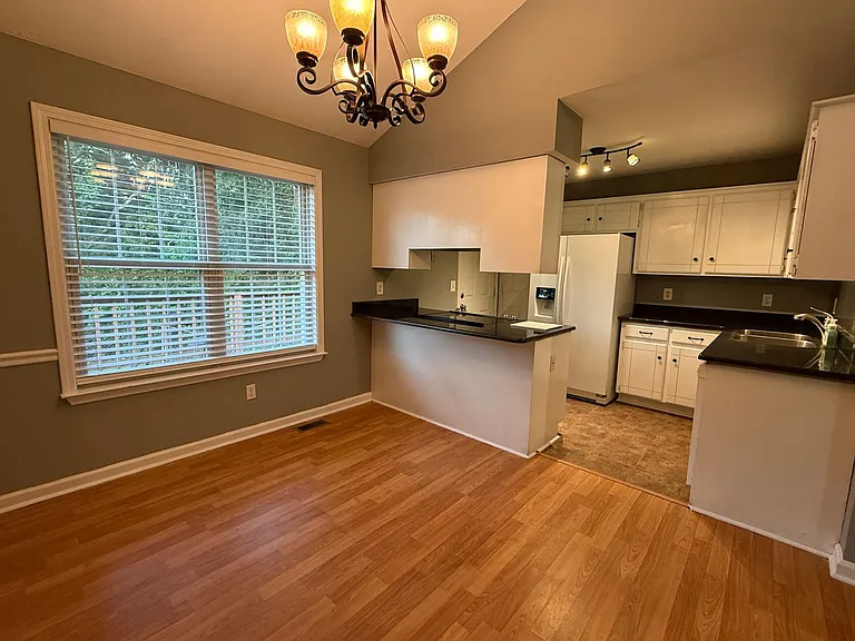 327 Center St — Photo 6