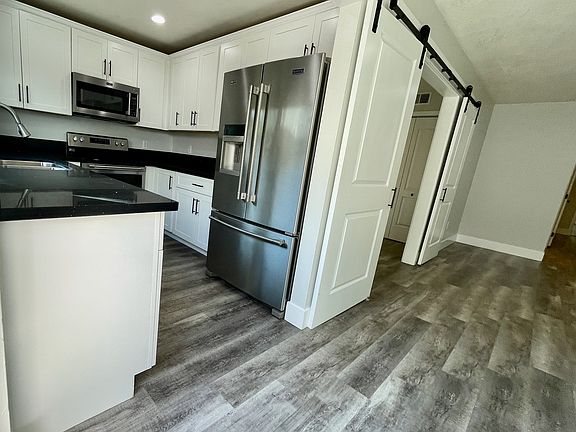 5th image of 4409 River Ave #A