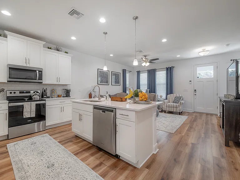 1714 E Lambright St — Photo 17