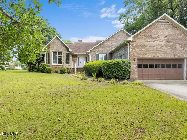 518 Chadwick Shores Drive, Sneads Ferry, NC 28460