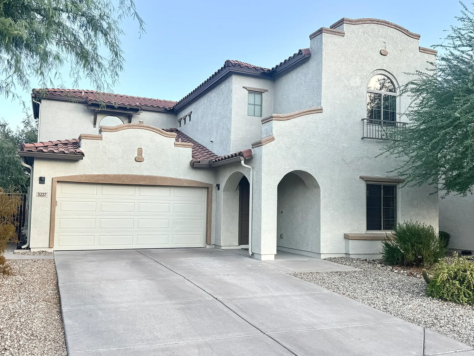 4 bed, 3.5 bath, 2810 sqft, $2,700 — Photo 2