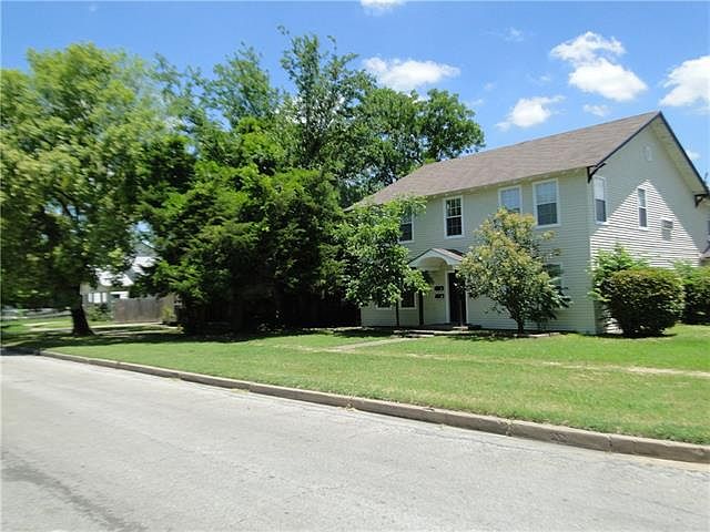 1st image of 409 W Brown St