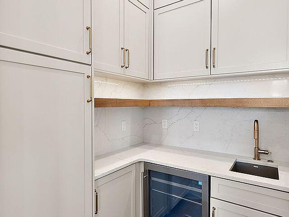 5th image of 107 S Griswold St