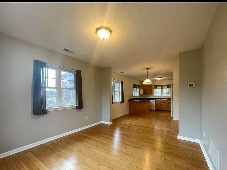 28 Jefferson Dr — Photo 2