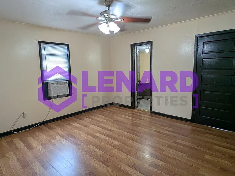 2123 N Taylor Ave — Photo 3