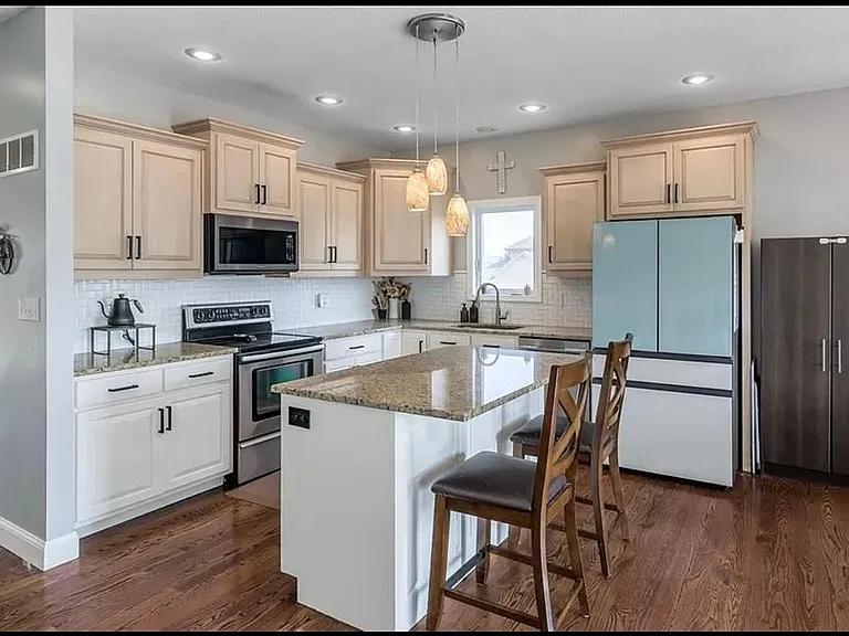 1239 Hetlage Way — Photo 8