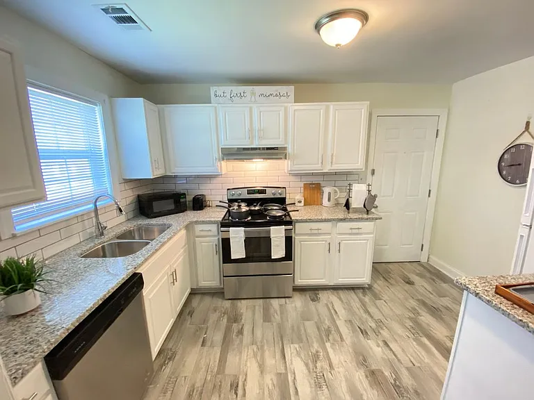 1094 Wyland Dr SW — Photo 1
