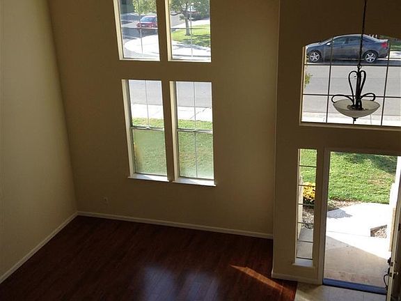 4th image of 4712 Woodhollow Ave