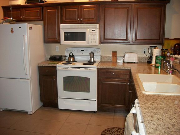 2nd image of 428 NE 16th Pl APT 2