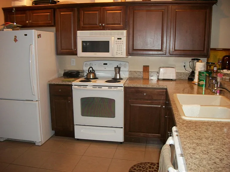 428 NE 16th Pl #4 — Photo 2