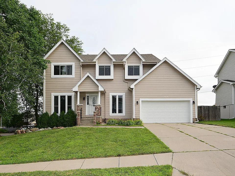 16130 Parker St