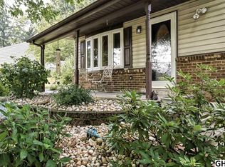 7369 Manor Dr, Harrisburg, PA 17112