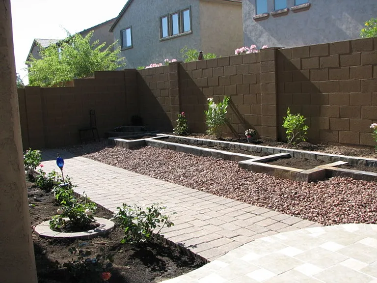 2048 W Monte Cristo Ave — Photo 9
