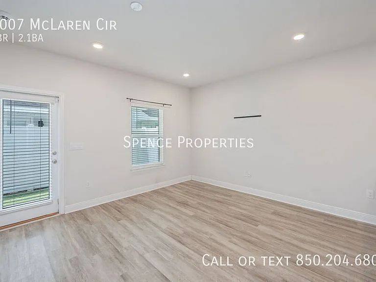 1007 McLaren Cir — Photo 6