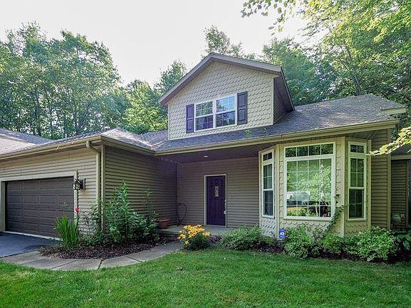 3rd image of 9279 The Woodlands Trl