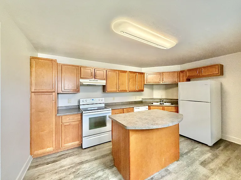 216 Carpenter St #2 — Photo 2