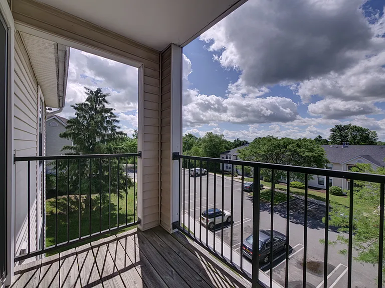 Boulder Pointe Apartments — Photo 25