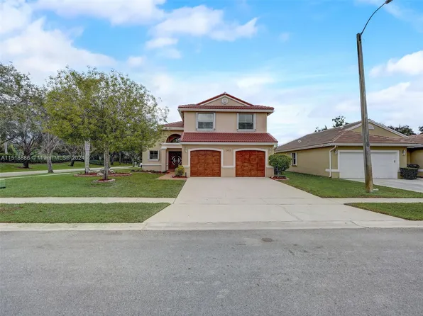 2493 NW 186th Ave, Pembroke Pines, FL 33029