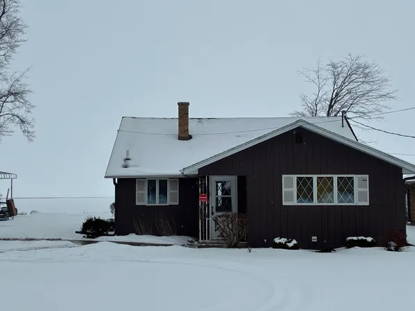 N6120 Cattau Beach Ct, Shawano, WI 54166