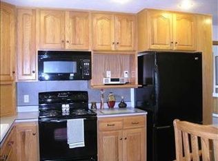 20402 Temple Hill Rd, Cascade, IA 52033