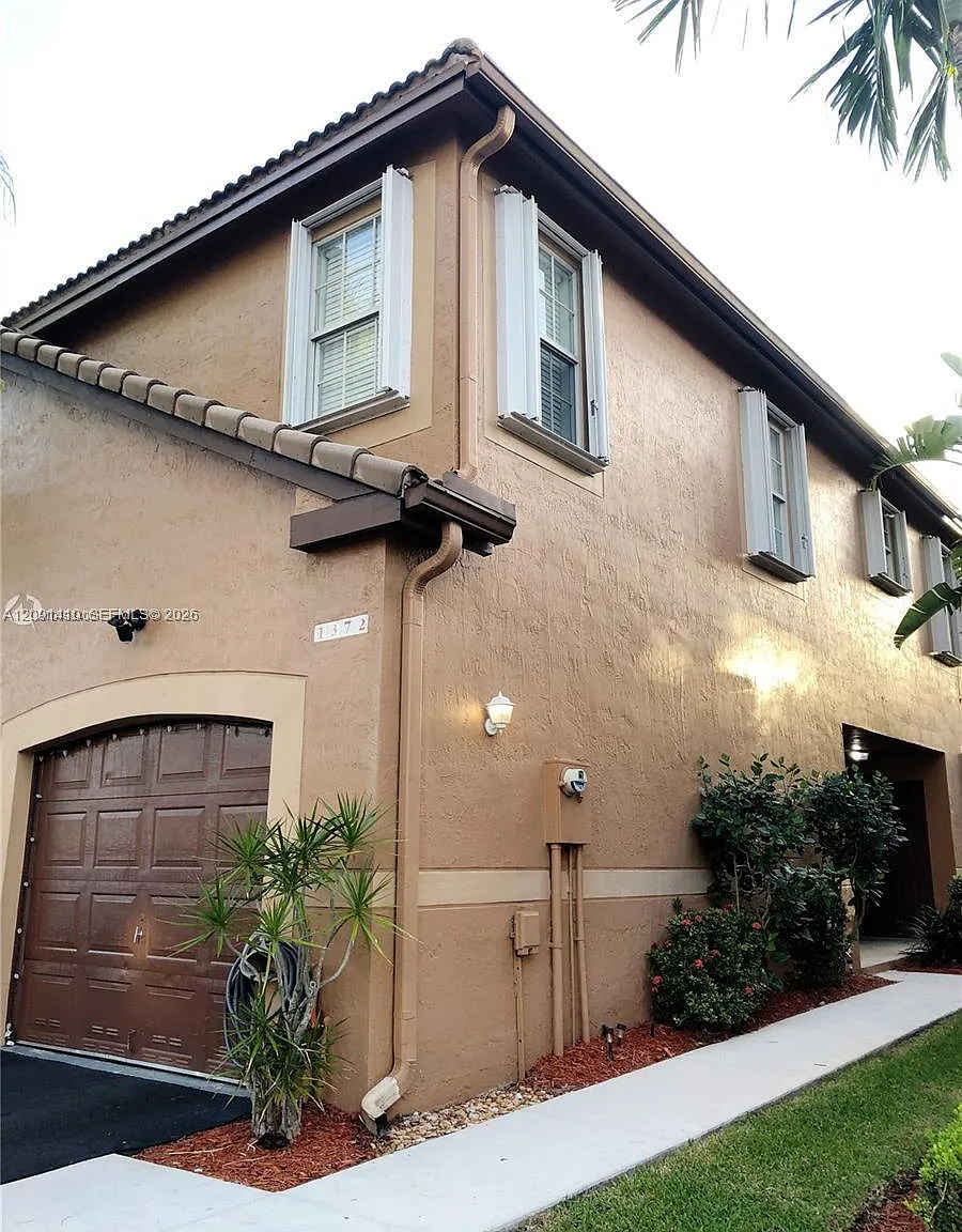 Sectors 3 & 4 Boundary Pl — Photo 1