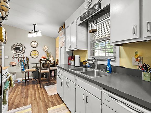 4th image of 214 Morningside Dr