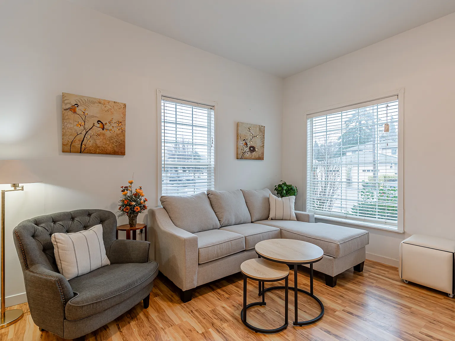 5 bed, 1650 sqft, $3,995 — Photo 2