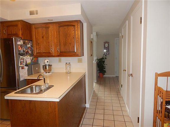 4th image of 41 Fitch Ln
