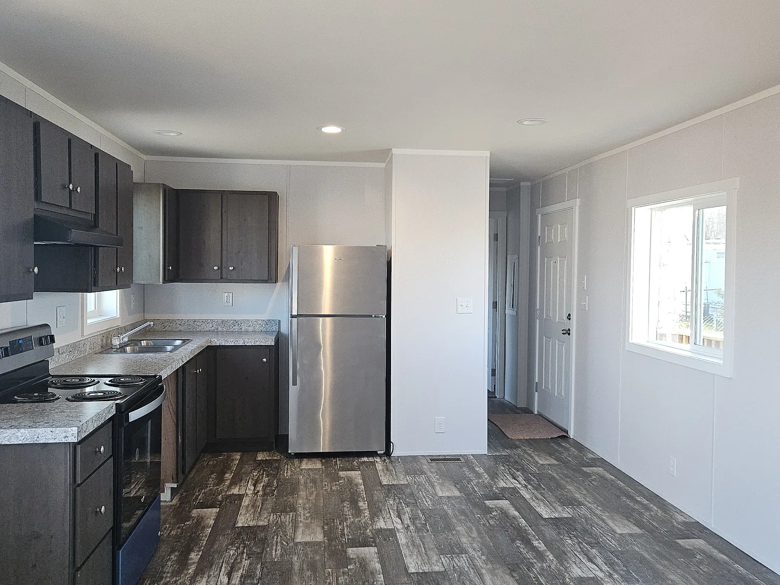 3 bed, 924 sqft, $1,500 — Photo 3
