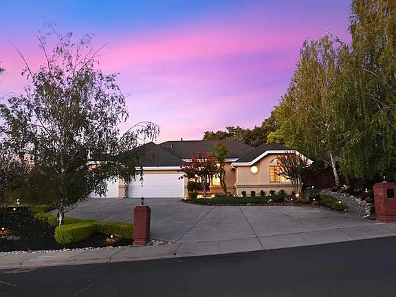 3rd image of 708 Montevino Dr