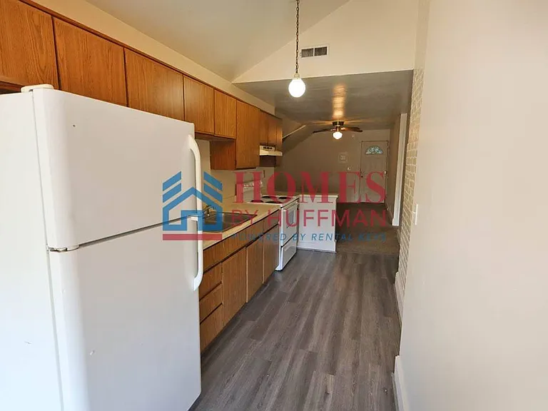 110 East Powell Avenue — Photo 6