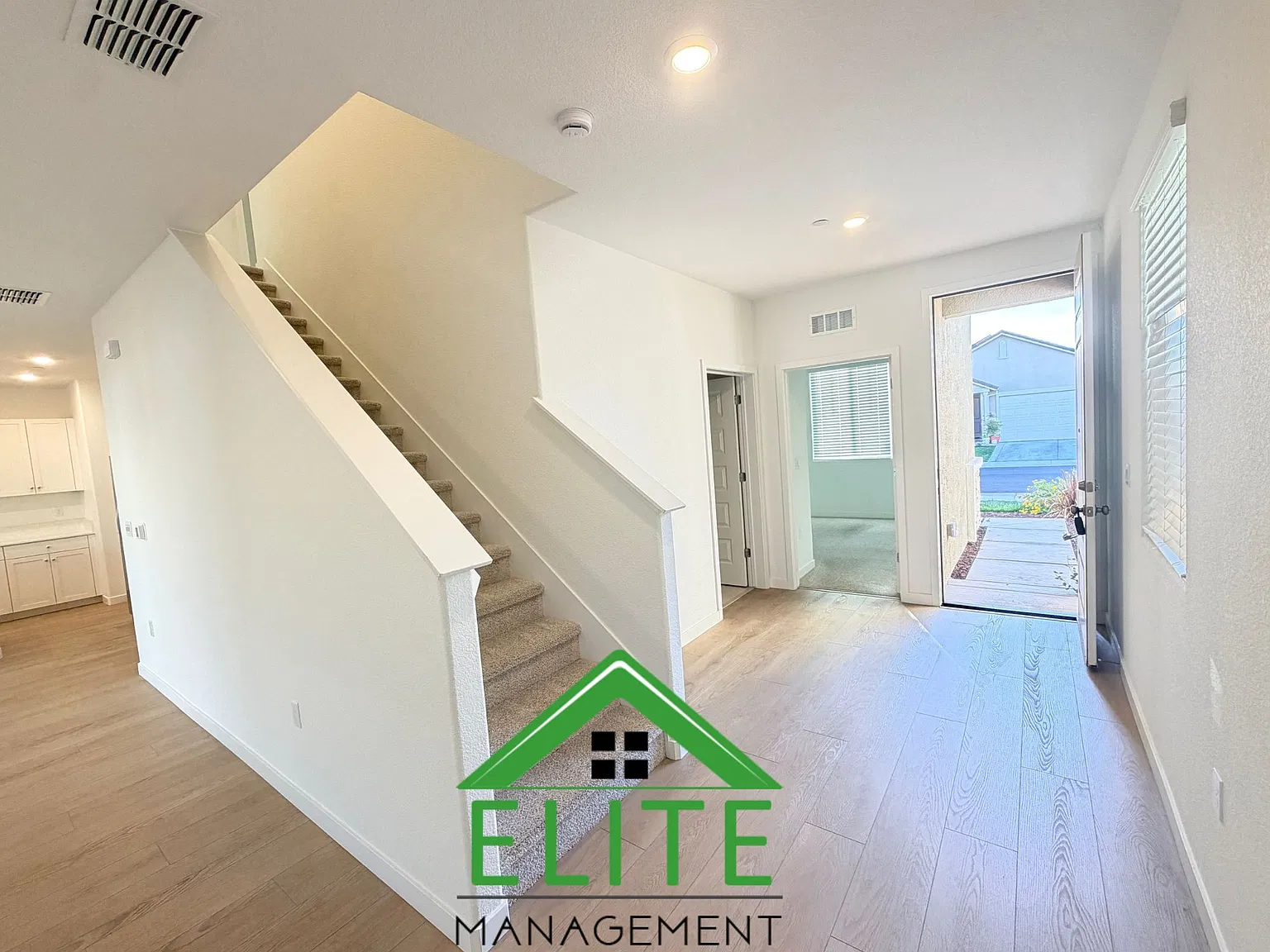5 bed, 2179 sqft, $3,695 — Photo 4