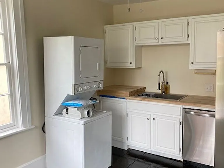 118 E Harris St — Photo 6