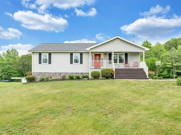 141 Red Horse Ln, Buchanan, VA 24066
