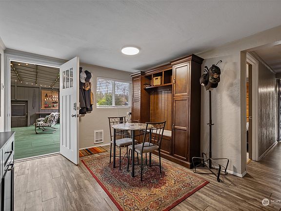 5th image of 9108 Wildwood Avenue SW