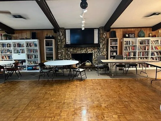 2 bed, 2.0 bath, 1209 sqft, $1,475 — Photo 2