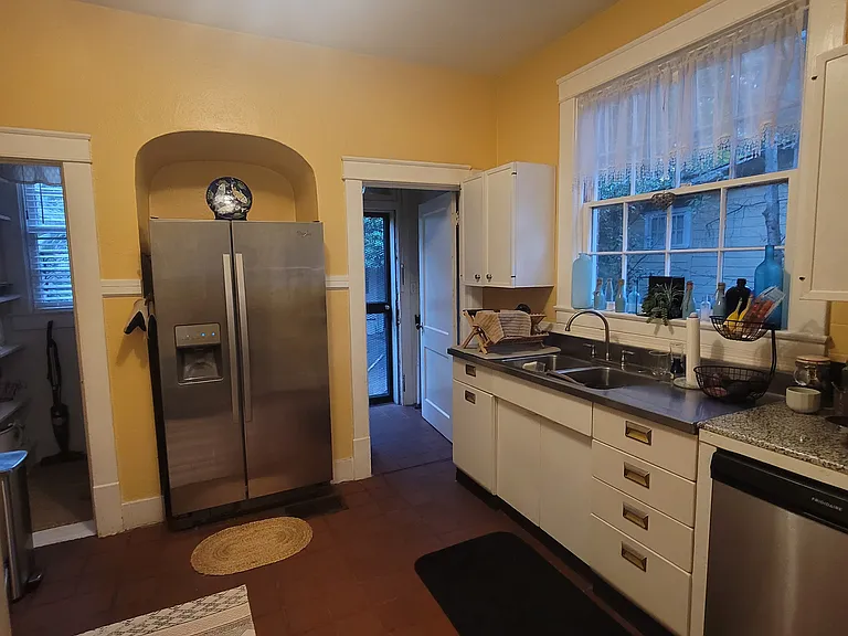 128 S Capitol Pkwy — Photo 10