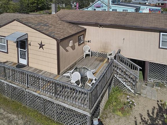 4th image of 10 Plum Island Blvd