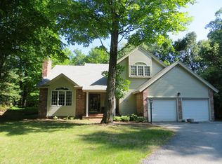 54 Chestnut St, Lunenburg, MA 01462