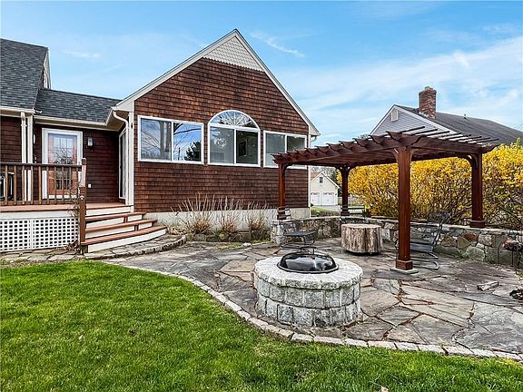 3rd image of 128 Silverwood Ln