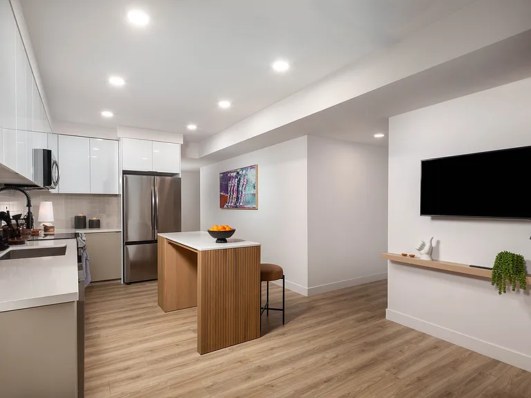 CEI_Luca_Ph_II_Model_402_Kitchen_Living