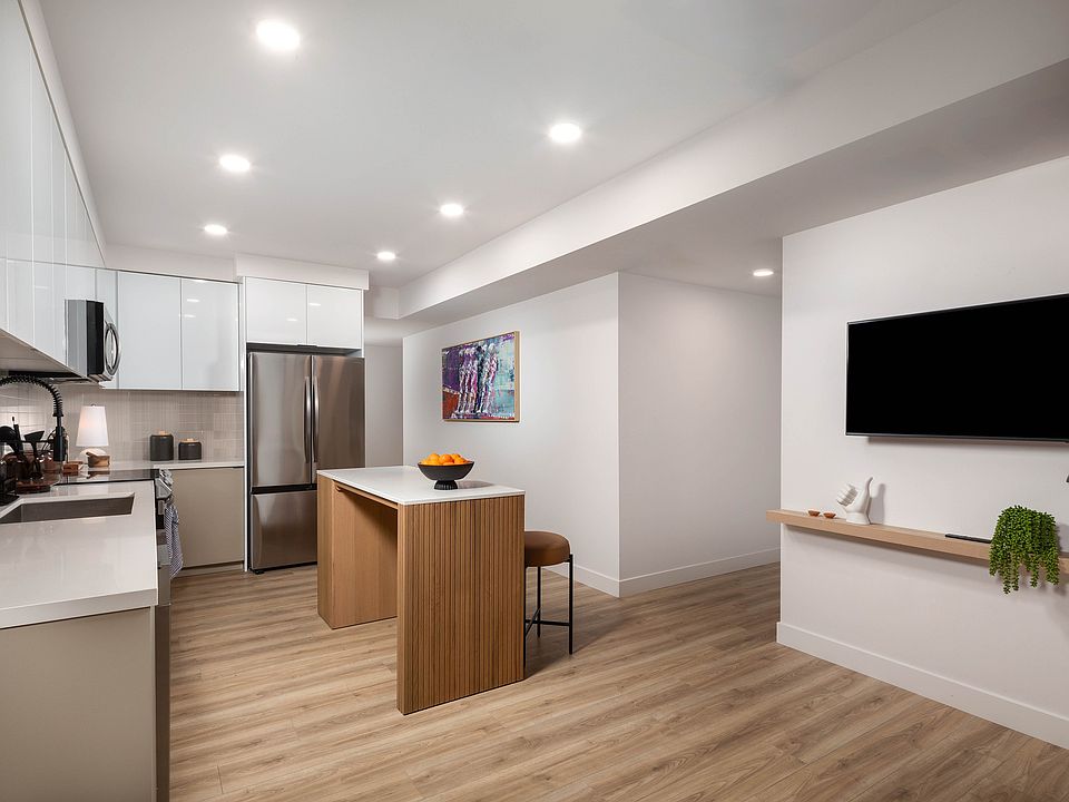 CEI_Luca_Ph_II_Model_402_Kitchen_Living