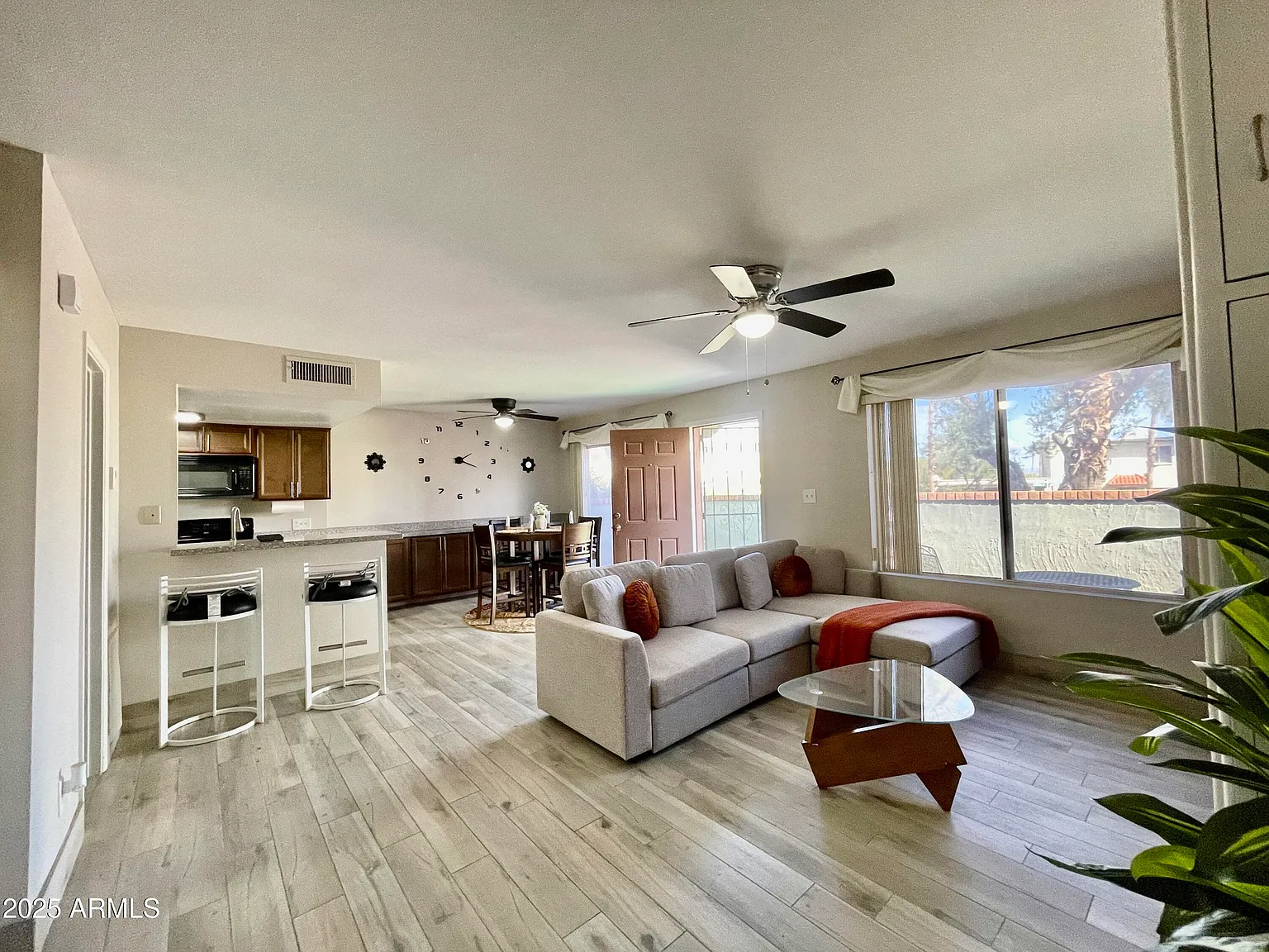2 bed, 1.5 bath, 967 sqft, $2,900 — Photo 2