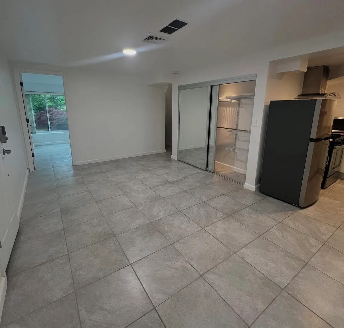 1 bed, 600 sqft, $2,100 — Photo 2