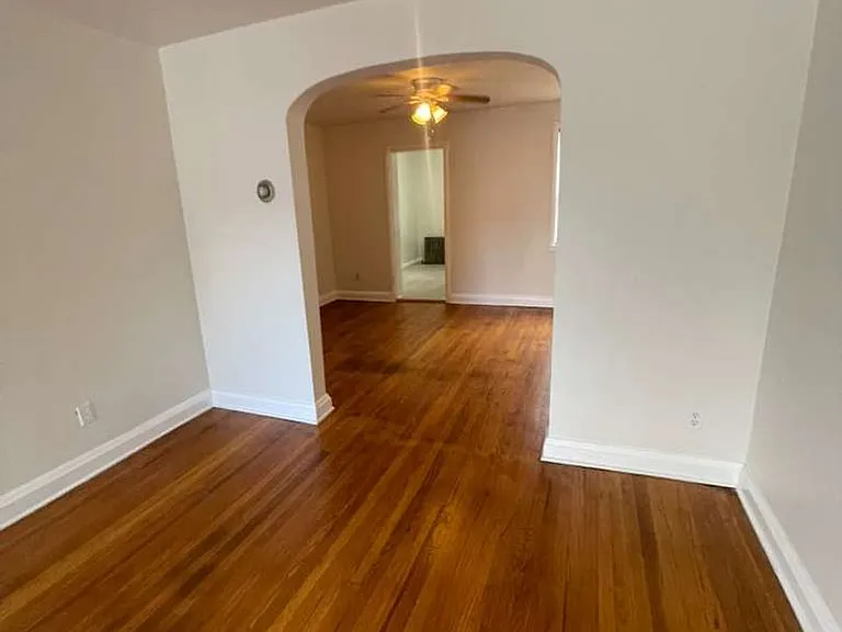 1502 N Kenwood Ave — Photo 2