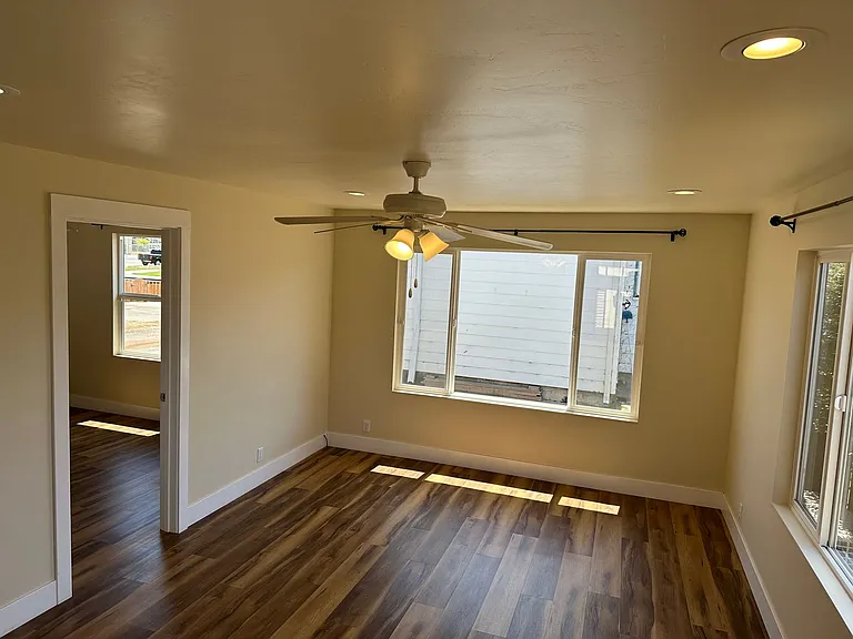 2025 I St — Photo 8