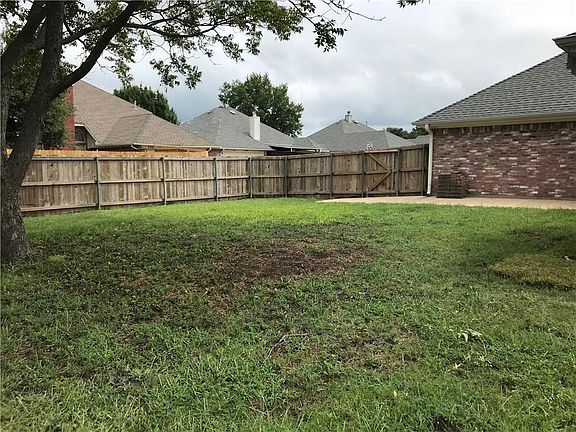 4th image of 2318 Liles Ln